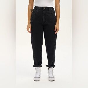 NWOT: Lucy & Yak Dana Mom Jeans Washed Black